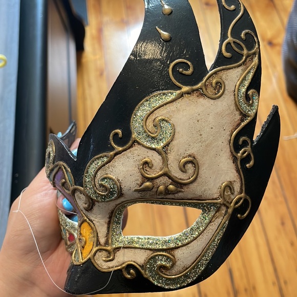 Masquerade Mask - Picture 4 of 5